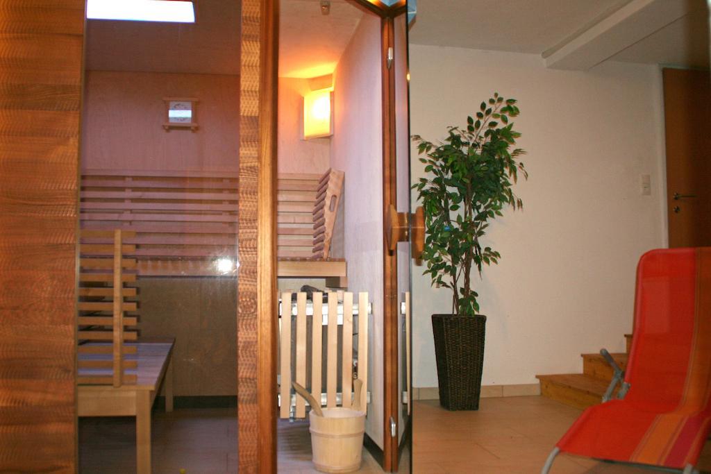 Gaestehaus Falkenblick Arzl im Pitztal Esterno foto