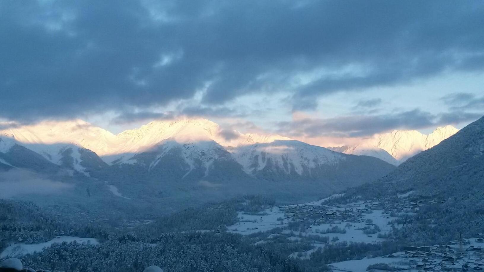 Gaestehaus Falkenblick Arzl im Pitztal Esterno foto