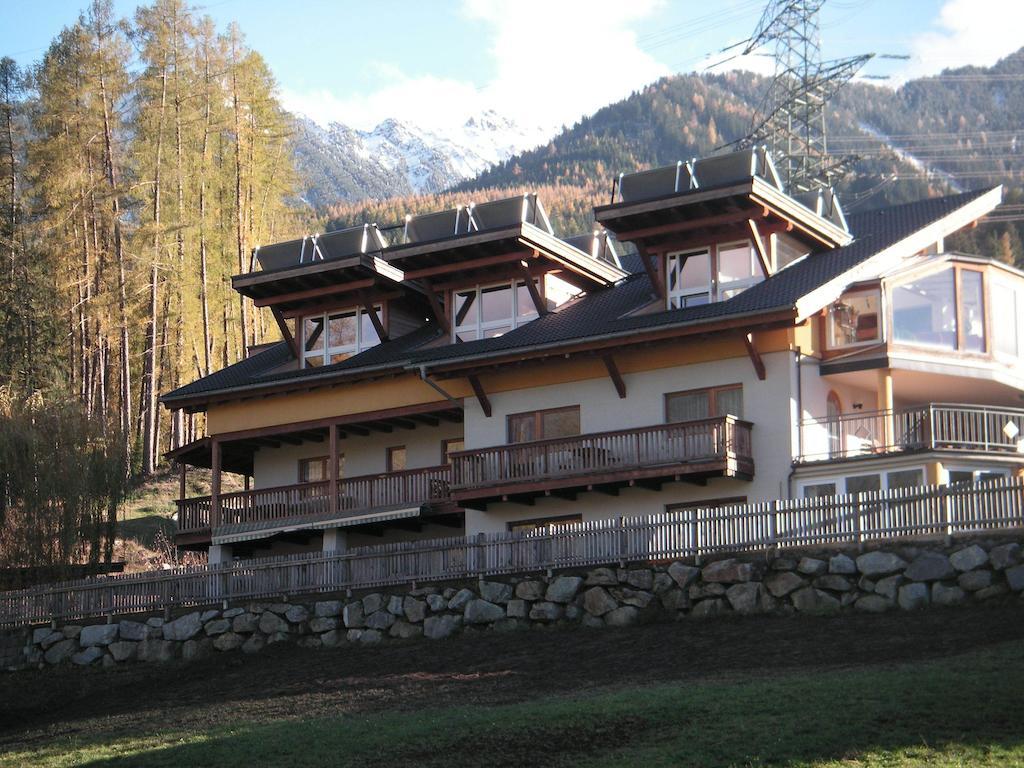 Gaestehaus Falkenblick Arzl im Pitztal Esterno foto