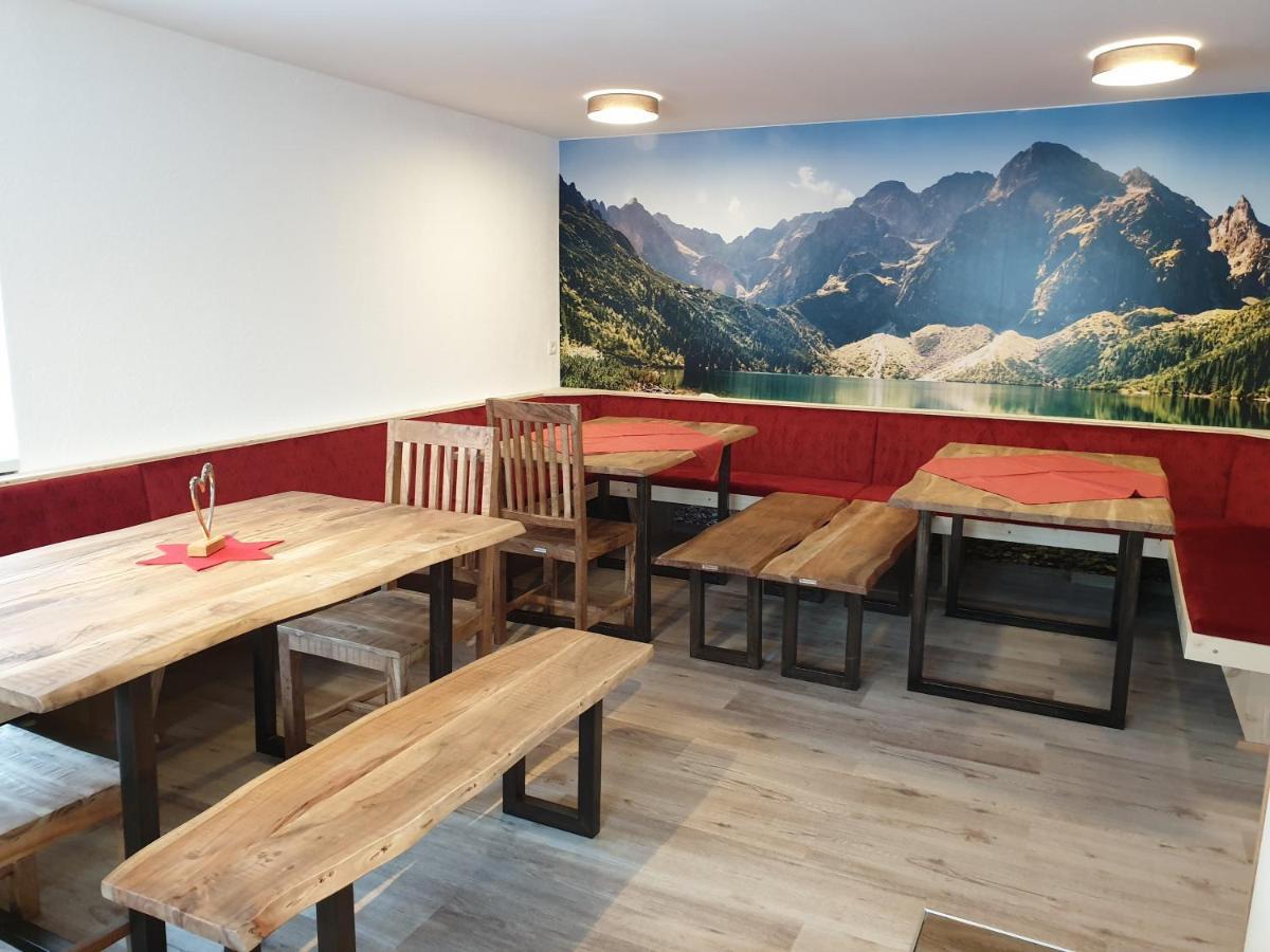 Gaestehaus Falkenblick Arzl im Pitztal Esterno foto