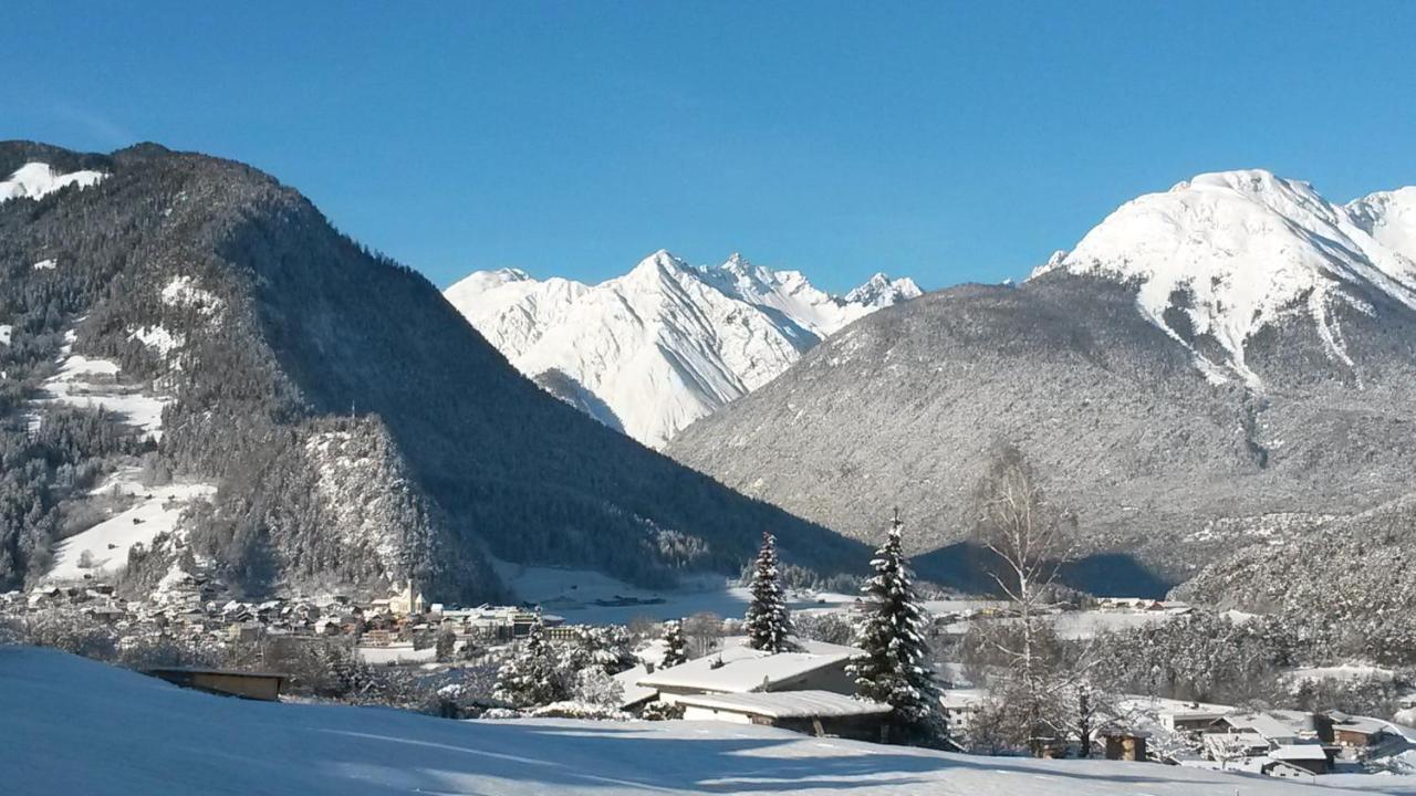 Gaestehaus Falkenblick Arzl im Pitztal Esterno foto