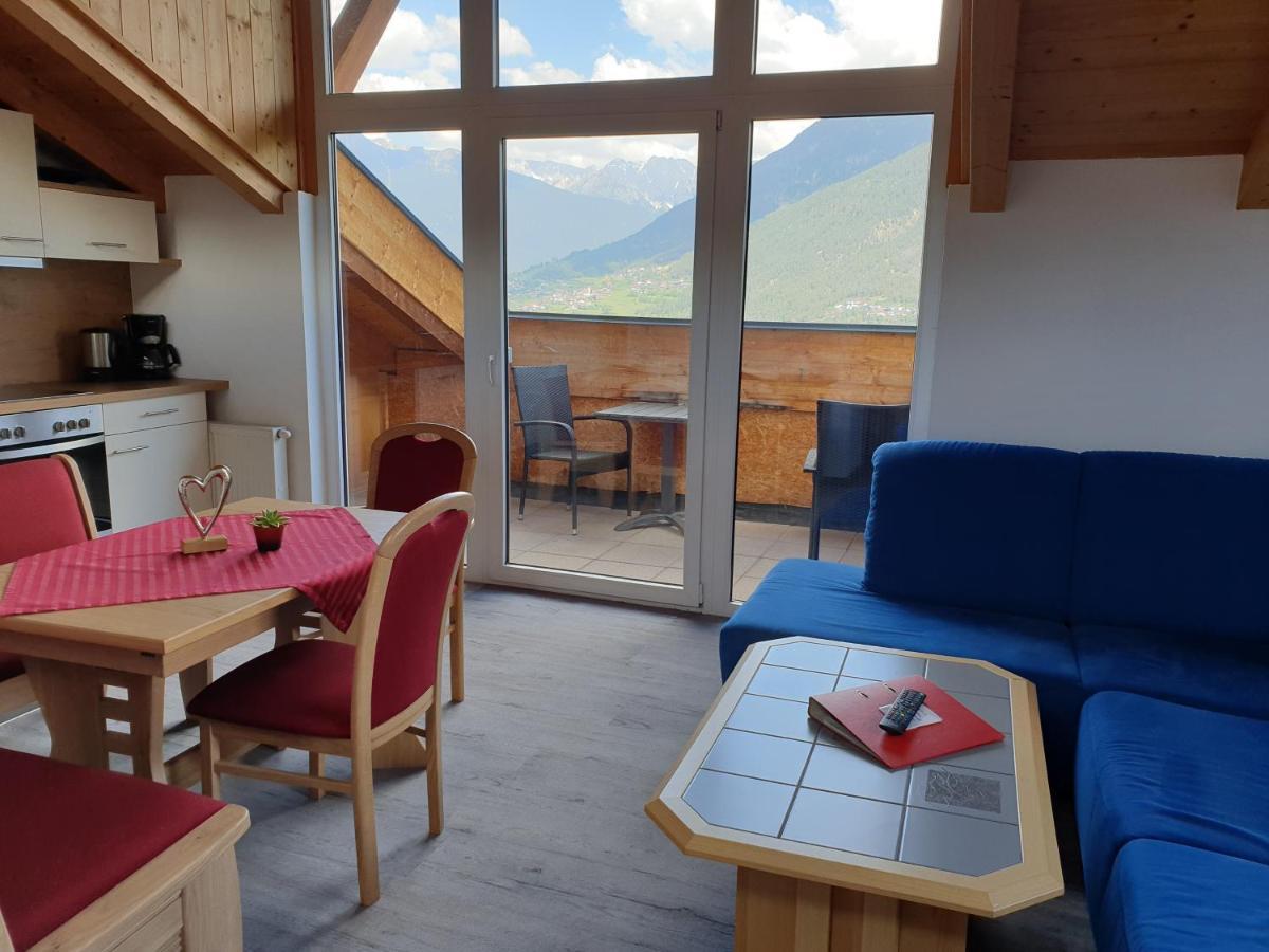 Gaestehaus Falkenblick Arzl im Pitztal Esterno foto